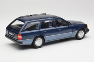 Mercedes 300D W124 T-Modell Nautical Modra Norev 1:18 183962 Kovina – slika 3 od 8