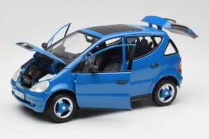 Mercedes A-Class W168 Azure Modra Maisto 1:18 50311 Kovina – slika 2 od 8