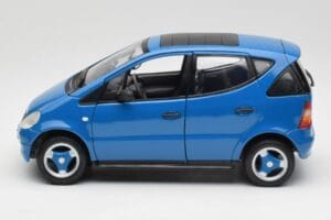 Mercedes A-Class W168 Azure Modra Maisto 1:18 50311 Kovina – slika 4 od 8