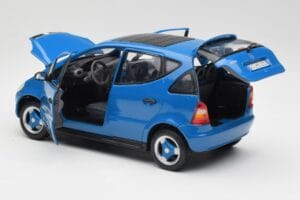 Mercedes A-Class W168 Azure Modra Maisto 1:18 50311 Kovina – slika 5 od 8