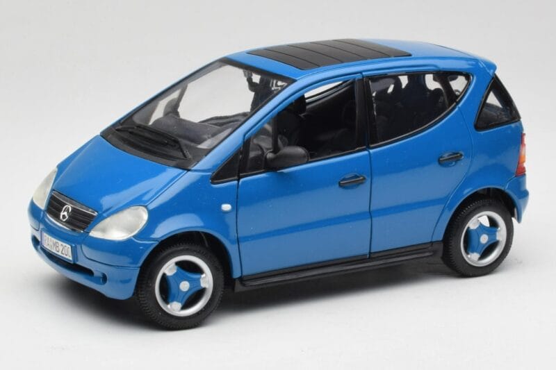 Mercedes A-Class W168 Azure Modra Maisto 1:18 50311 Kovina