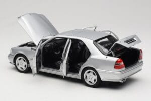 Mercedes C36 AMG W202 Silver Metallic Norev 1:18 183380 Kovina – slika 5 od 8