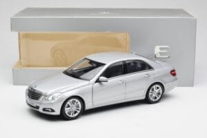 Mercedes E-razred W212 Avantgarde Iridium Srebrn Lak Izdaja 2 Minichamps 1:18 B66960212-D2 Kovina – slika 11 od 11