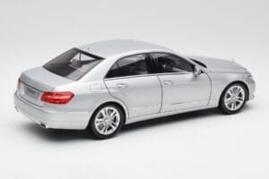 Mercedes E-razred W212 Avantgarde Iridium Srebrn Lak Izdaja 2 Minichamps 1:18 B66960212-D2 Kovina – slika 3 od 11