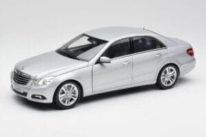 Mercedes E-razred W212 Avantgarde Iridium Srebrn Lak Izdaja 2 Minichamps 1:18 B66960212-D2 Kovina