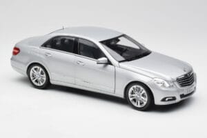 Mercedes E-razred W212 Avantgarde Iridium Srebrn Lak Izdaja 2 Minichamps 1:18 B66960212-D2 Kovina – slika 6 od 11