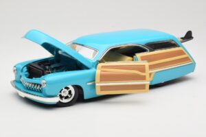Mercury Merc Woodie Moder Hot Wheels 1:18 27806 Kovina – slika 2 od 8