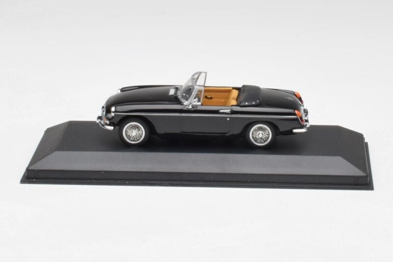 MGB Kabriolet Črn Minichamps 1:43 430131030 Kovina