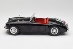 MGA English Roadster Črn Revell 1:18 84559091 Kovina – slika 4 od 8