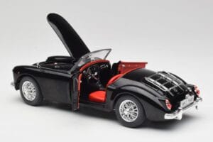 MGA English Roadster Črn Revell 1:18 84559091 Kovina – slika 5 od 8