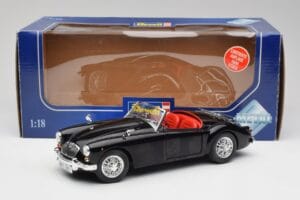 MGA English Roadster Črn Revell 1:18 84559091 Kovina – slika 8 od 8