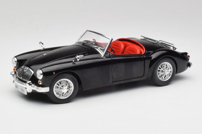 MGA English Roadster Črn Revell 1:18 84559091 Kovina