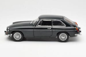 MGB GT Mk2 Coupe Racing Zelena AUTOart 1:18 76602 Kovina – slika 4 od 8