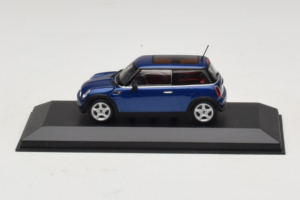 Mini Cooper Modra Minichamps 1:43 MINI009 Kovina
