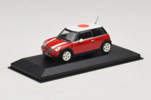 Mini Cooper Rdeča z Japonsko Zastavo Minichamps 1:43 80420309024-R1 Kovina – slika 2 od 5