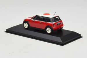 Mini Cooper Rdeča z Japonsko Zastavo Minichamps 1:43 80420309024-R1 Kovina – slika 3 od 5