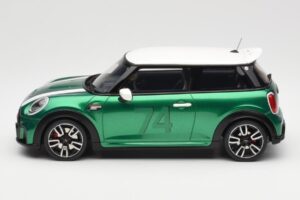 MINI Cooper F56 JCW British Racing Zelen Otto 1:18 OT1098 Smola – slika 3 od 6