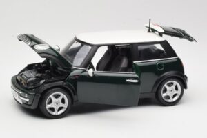Mini Cooper Mk7 Zelen Maisto 1:18 7271336 Kovina – slika 2 od 8