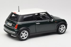 Mini Cooper Mk7 Zelen Maisto 1:18 7271336 Kovina – slika 3 od 8
