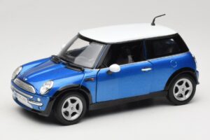 Mini Cooper R50 Moder z Belim Strešnim Pokrovom Mondo Motors 1:18 MINI004 Kovina