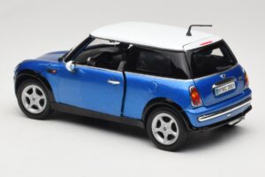 Mini Cooper R50 Moder z Belim Strešnim Pokrovom Mondo Motors 1:18 MINI004 Kovina – slika 7 od 8