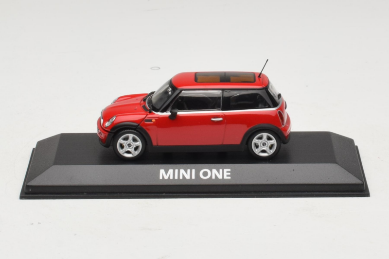 Mini Cooper Rdeča Minichamps 1:43 MINI010 Kovina