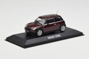 Mini One R50 Temno Rdeča S Črno Streho Minichamps 1:43 MINI008 Kovina – slika 2 od 5