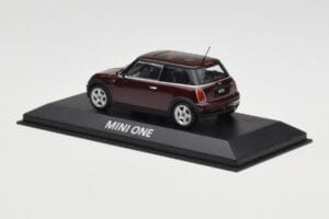 Mini One R50 Temno Rdeča S Črno Streho Minichamps 1:43 MINI008 Kovina – slika 3 od 5