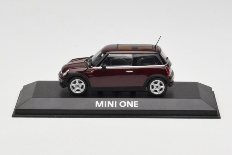 Mini One R50 Temno Rdeča S Črno Streho Minichamps 1:43 MINI008 Kovina