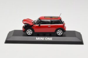 Mini One R50 Rdeč Z Rdečo Streho Minichamps 1:43 MINI001 Kovina – slika 5 od 5
