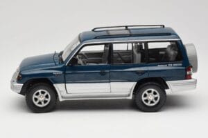 Mitsubishi Pajero V20 LWB Modra & Srebrna Sun Star 1:18 1212 Kovina – slika 4 od 8