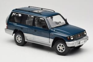 Mitsubishi Pajero V20 LWB Modra & Srebrna Sun Star 1:18 1212 Kovina – slika 6 od 8