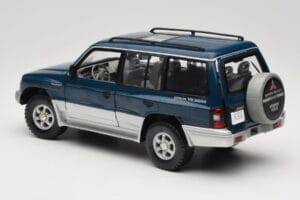 Mitsubishi Pajero V20 LWB Modra & Srebrna Sun Star 1:18 1212 Kovina – slika 7 od 8