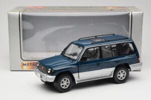 Mitsubishi Pajero V20 LWB Modra & Srebrna Sun Star 1:18 1212 Kovina – slika 8 od 8