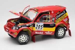 Mitsubishi Pajero Rallye Raid #205 Paris-Dakar Rally 2001 Solido 1:18 9022 Kovina – slika 2 od 8