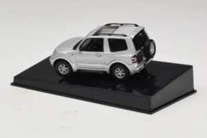 Mitsubishi Pajero SWB Srebrna AUTOart 1:43 57113 Kovina – slika 3 od 4