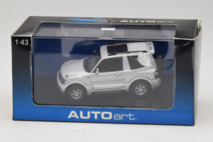 Mitsubishi Pajero SWB Srebrna AUTOart 1:43 57113 Kovina – slika 4 od 4