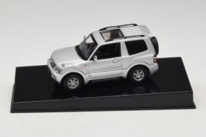 Mitsubishi Pajero SWB Srebrna AUTOart 1:43 57113 Kovina