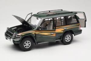 Mitsubishi Pajero V20 LWB Zelena Sun Star 1:18 1225 Kovina – slika 2 od 8