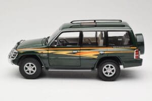 Mitsubishi Pajero V20 LWB Zelena Sun Star 1:18 1225 Kovina – slika 4 od 8