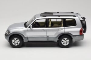 Mitsubishi Pajero V73 Modra YC Model 1:18 241218040102010209 Kovina – slika 4 od 8