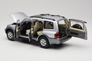 Mitsubishi Pajero V73 Modra YC Model 1:18 241218040102010209 Kovina – slika 5 od 8