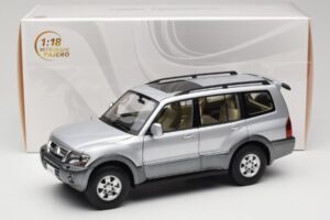 Mitsubishi Pajero V73 Modra YC Model 1:18 241218040102010209 Kovina – slika 8 od 8