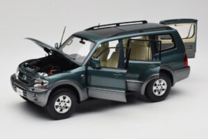 Mitsubishi Pajero V73 Zelena YC Model 1:18 241218040101010215 Kovina – slika 2 od 8