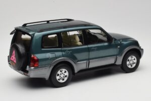 Mitsubishi Pajero V73 Zelena YC Model 1:18 241218040101010215 Kovina – slika 3 od 8