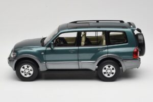 Mitsubishi Pajero V73 Zelena YC Model 1:18 241218040101010215 Kovina – slika 4 od 8