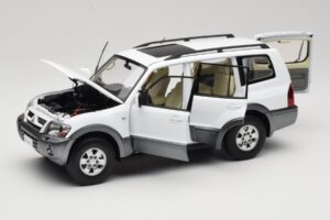 Mitsubishi Pajero V73 Bel YC Model 1:18 241218040103010206 Kovina – slika 2 od 8