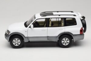 Mitsubishi Pajero V73 Bel YC Model 1:18 241218040103010206 Kovina – slika 4 od 8