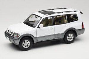 Mitsubishi Pajero V73 Bel YC Model 1:18 241218040103010206 Kovina