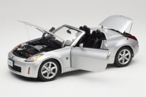 Nissan 350Z Z33 Roadster Diamond Srebrna AUTOart 1:18 77371 Kovina – slika 2 od 8